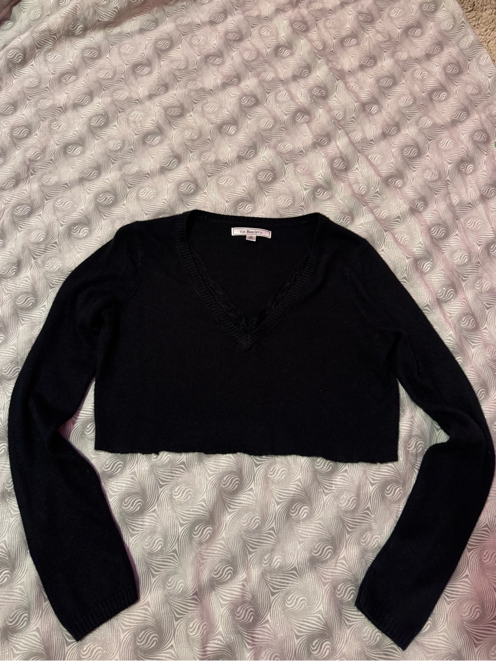 Cropped Lace V-Neck Long Sleeve Top - Black